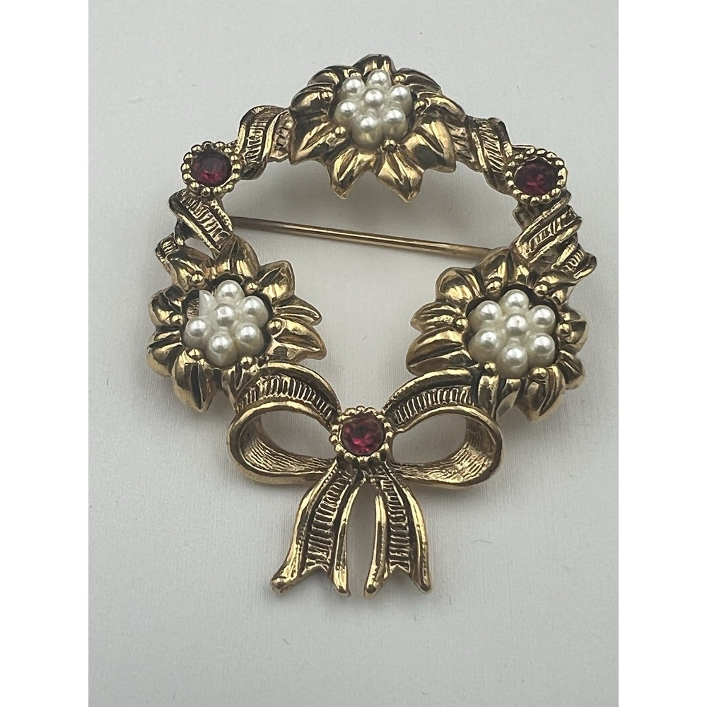 Vintage‎ GAVIN Gold Wreath Brooch Faux Pearl Ruby Rhinestone Bow Size 1.75" 90s